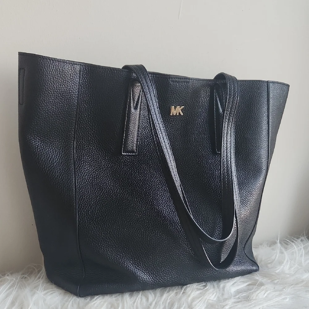 Michael Kors Elegant Black Tote